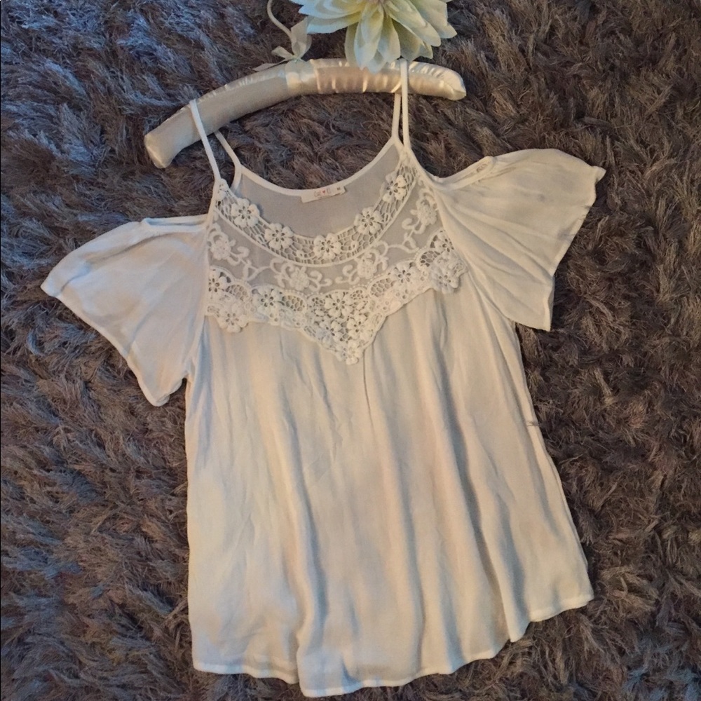 Cold shoulder with spaghetti straps top🥰